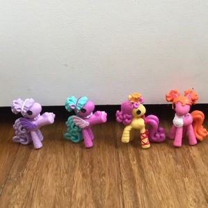 4 different ponies